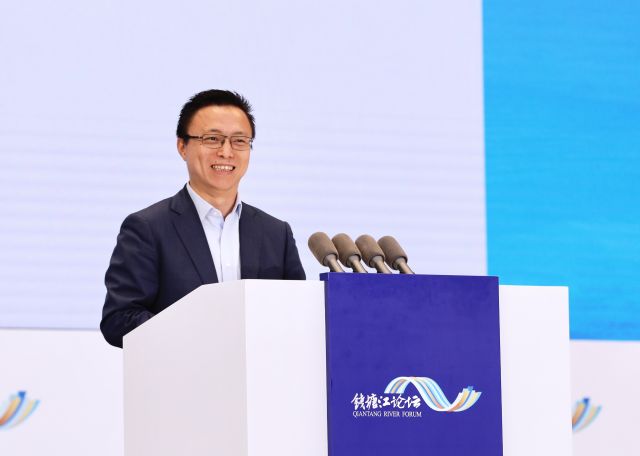 蚂蚁金服井贤栋：区块链和人工智能是影响未来的关键技术