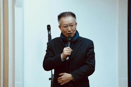 著名评论家、北京大学教授、中文系主任陈晓明代表首批高校支持单位发言