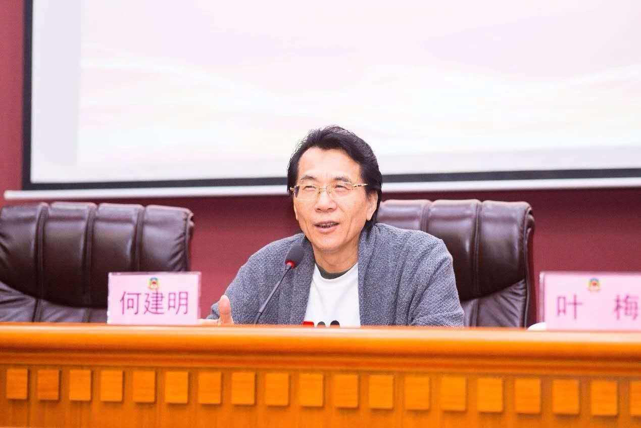 作家何建明亮相学习读书会 畅谈“认识上海，认识上海精神”