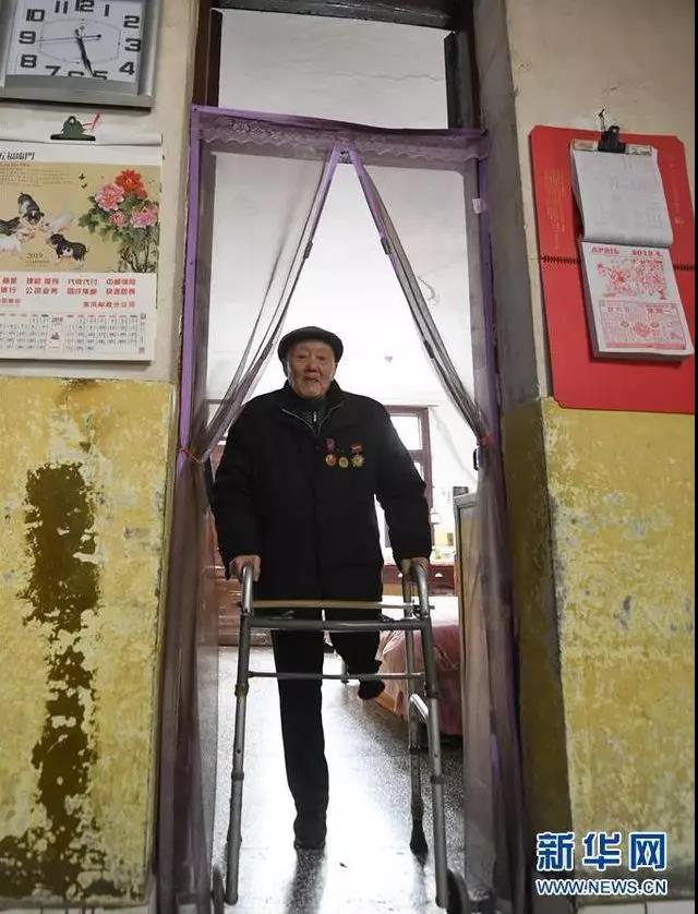 一部全面讴歌共和国老英雄的长篇报告文学！《本色英雄张富清》即将出版发行
