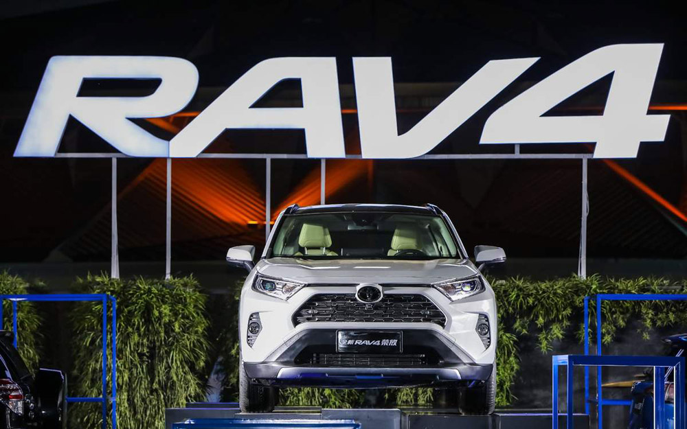 RAV4“平台越级”搅动中级SUV市场格局