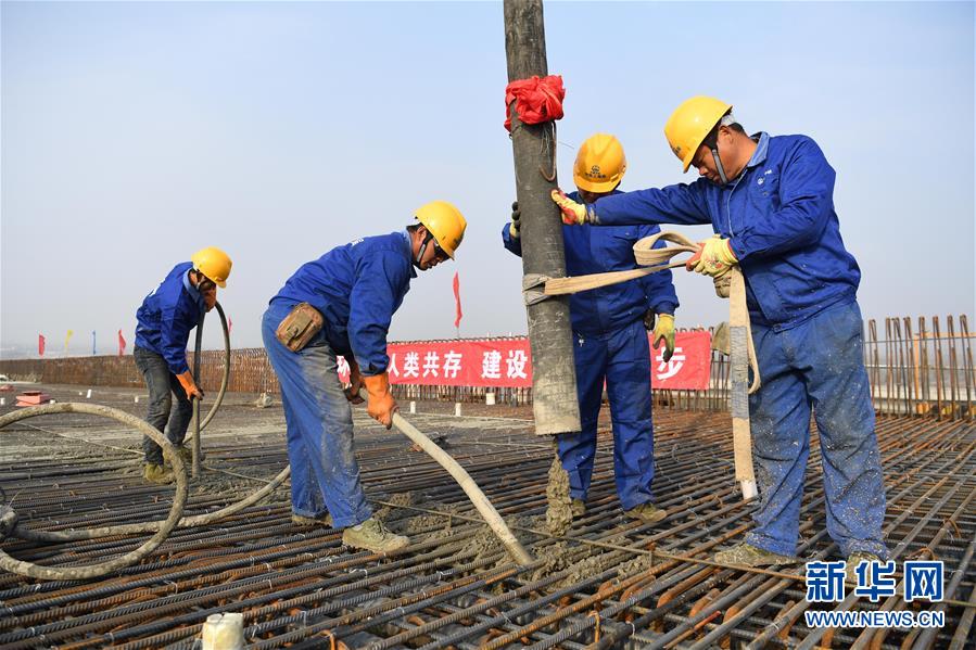 （经济）（3）商合杭铁路芜湖长江公铁大桥公路主线桥全面贯通