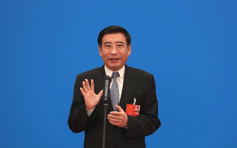 苗圩：从三方面继续发力 促新能源汽车发展