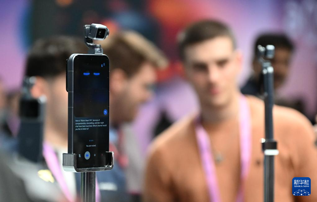 从“云端对话”到“端侧执行”——机器人手机折射中国AI智能体加速应用