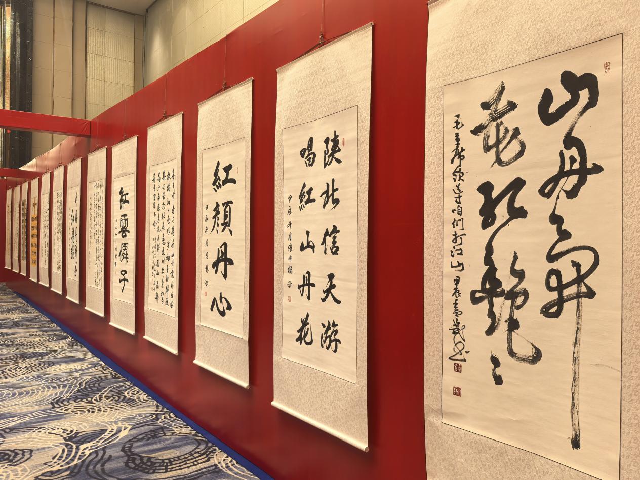 纪念红军长征胜利到达陕北90周年书画展在银川开幕