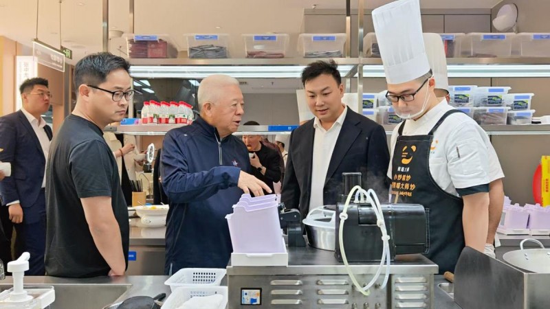 熊猫快餐PandaExpress创始人程正昌考察熊喵大师共探中餐智能化全球化新路径(图1)