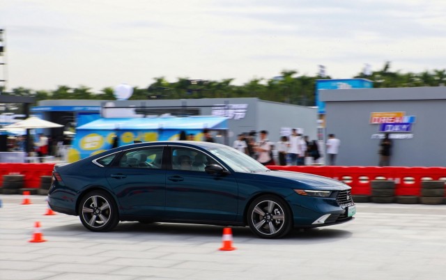 热血传承+驰骋赛道.jpg