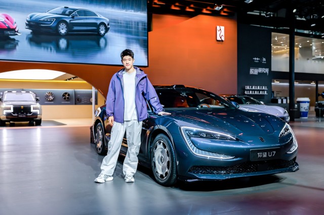 1724442782078755.jpg 03仰望特邀U7形象大使潘展乐莅临展台.jpg