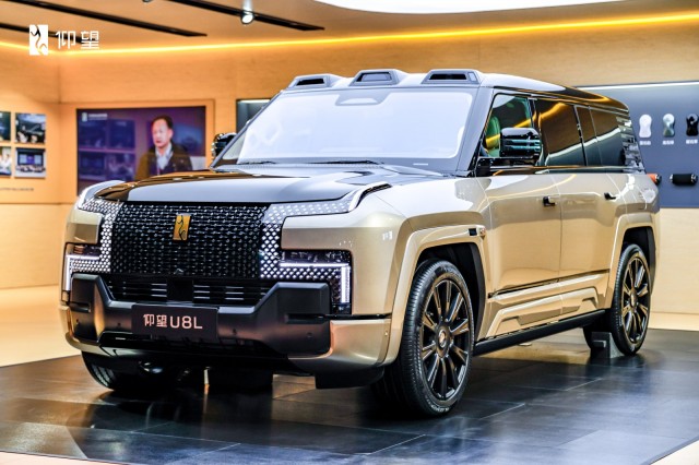1726293148674200.jpg 05多家知名企业掌舵人纷纷成为U8L鼎世版首批车主.jpg