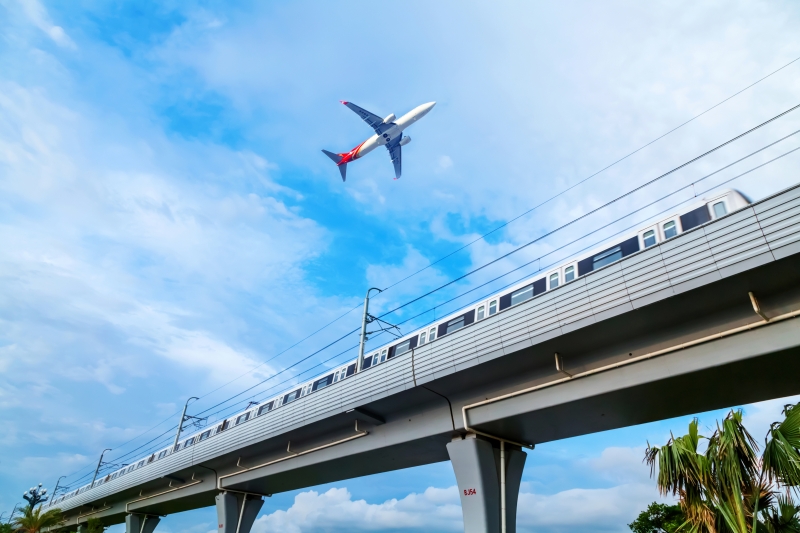 从“飞起来”到“飞得好”　低空经济需跃过几道关