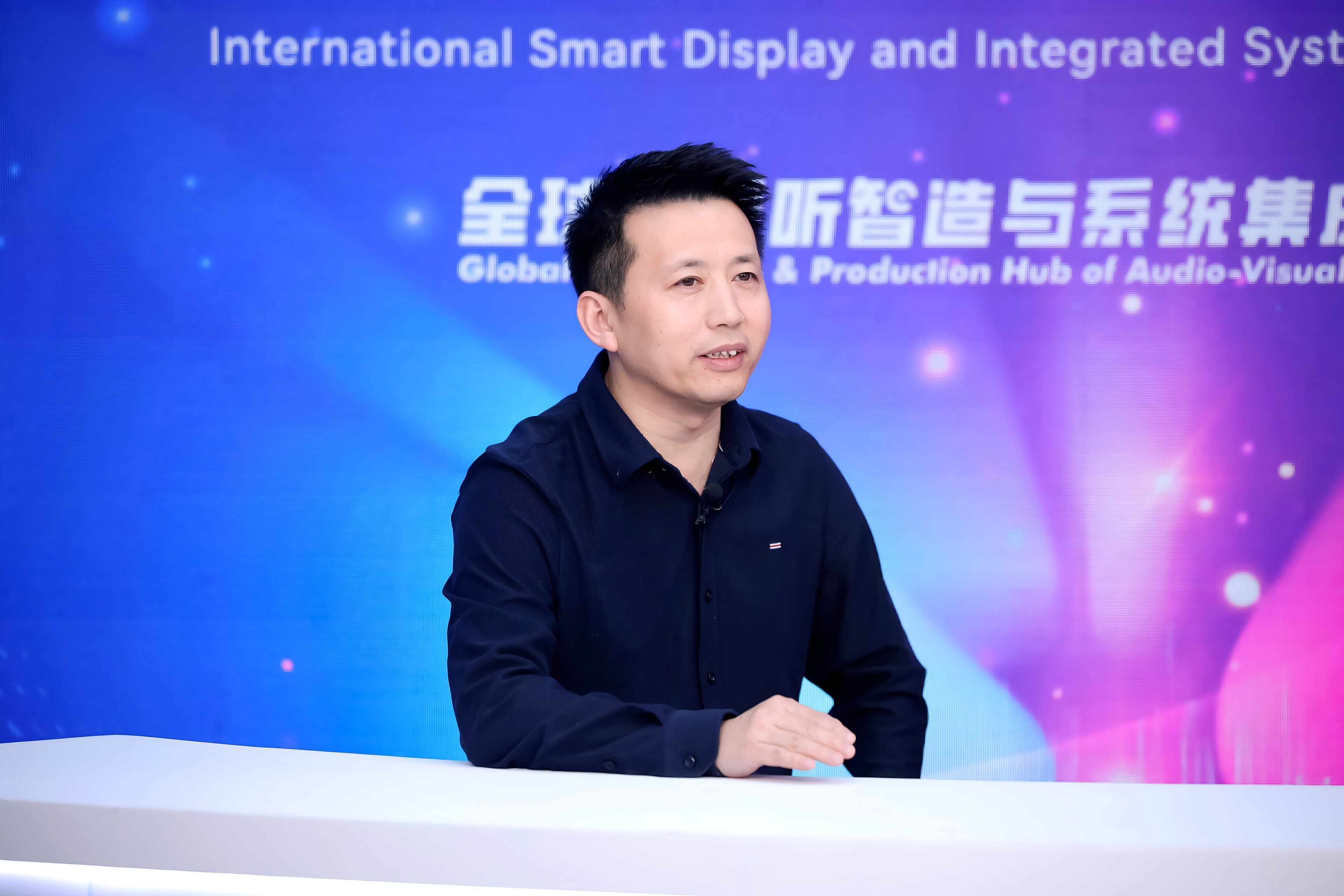 美矽微陈都：首发M6 Pro全息透明屏，引领空间显示新突破