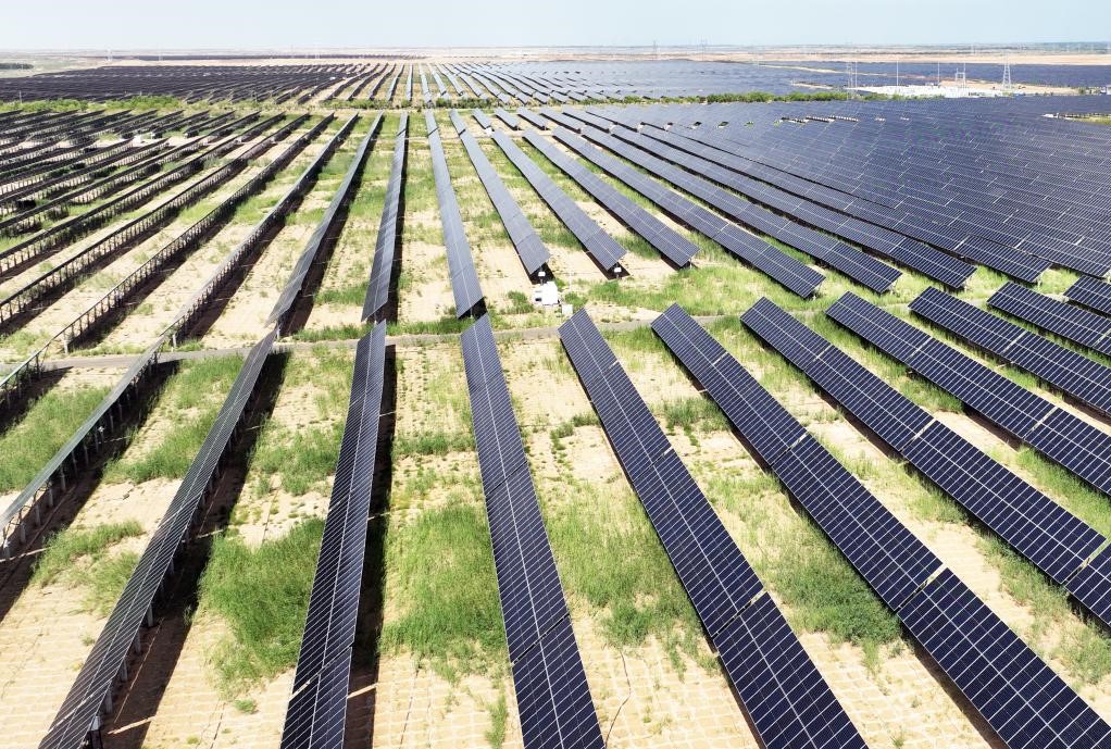 在绿色发展的道路上，金融与实业“双向奔赴”