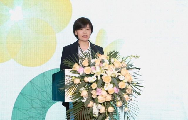 2中国珠宝公司董事长张义静致辞.jpg
