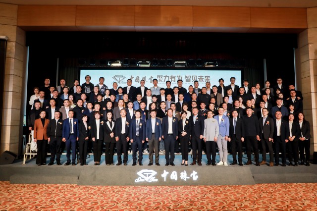 13活动合影.jpg