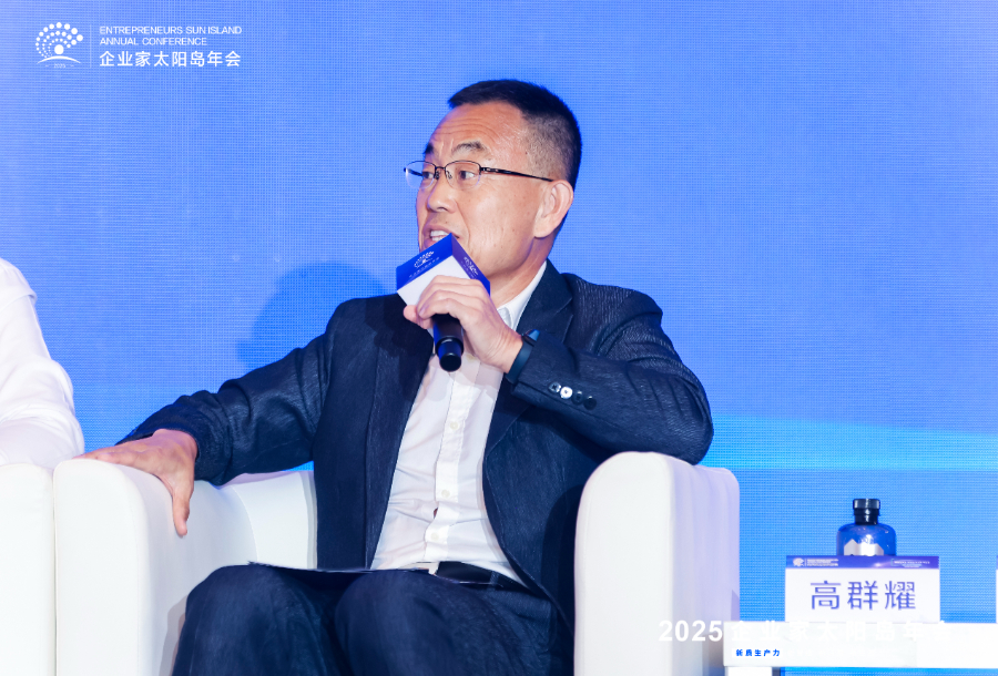 高群耀：要学会定义未来 让AI点燃新的生产力