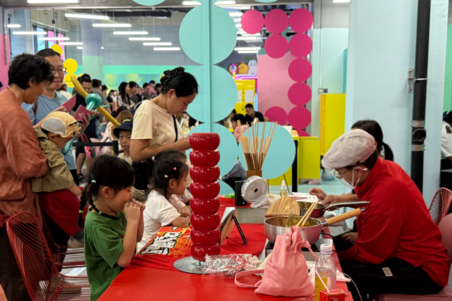 组图：来服贸会感受工业风与糖果美学的碰撞