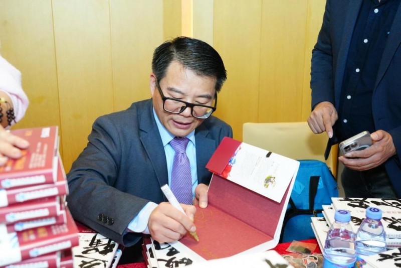 教育科技人才一体化“破局”AI时代 ——《破局逻辑》作者阎雨“羊城问道·破局重生”公益主题分享会在广州举行